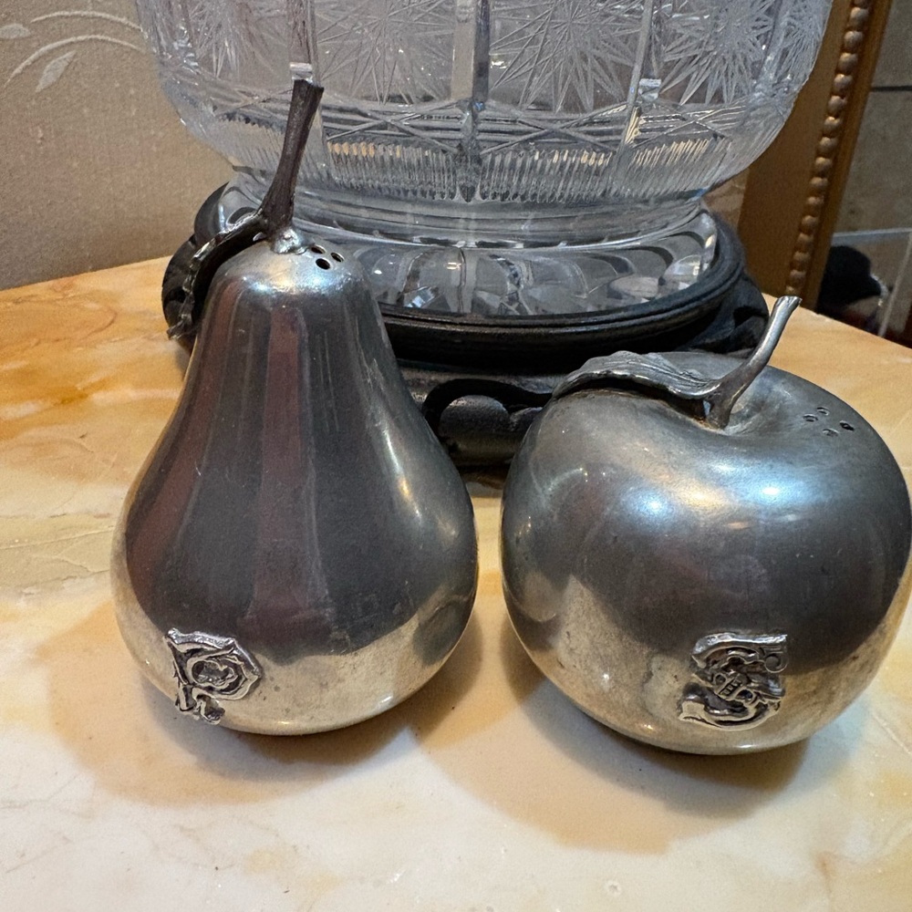 Vintage Pewter Pear 🍐 and Apple 🍎 Salt and Pepper Shakers